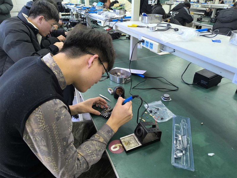 电子元器件行业：技术革新与市场动态